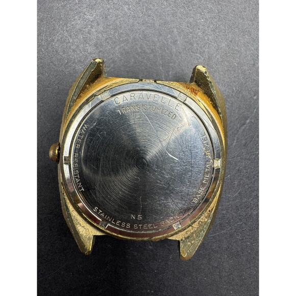 Vintage Bulova Caravelle Transistorized N5 Gold Tone Date Square Watch No Band - Picture 8 of 9